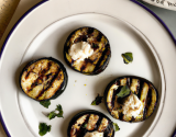 Crottins de chèvre chaud sur aubergines grillées