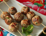 Nem nuong : boulettes vietnamiennes au porc et à la menthe