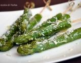 Asperges vertes grillées, huile d'olive au citron et parmesan