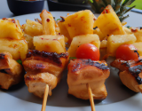 Brochettes de poulet et ananas au sate