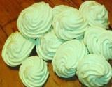 Petites meringues colorées