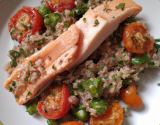 Salade de quinoa aux tomates, haricots verts et truite fumée