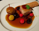 Foie Gras rôti et son bonbon aux Cerises Caramélisées