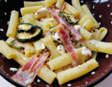 Mezze penne, courgettes et speck