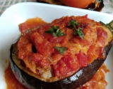 Aubergine à la tomate en coque