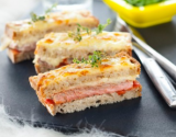 Croque-monsieur d'agneau et sa purée de tomates