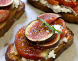 Tartine sucrée-salée figue/chèvre/tomate