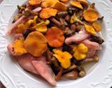 Pintade aux pêches et aux chanterelles