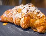 Croissants aux amandes traditionnels