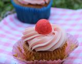 Cupcakes pistaches et fraises bonbons