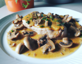 Poulet à la moutarde, aux champignons et à l'estragon