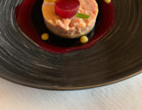 Tartare de thon, foie gras aux baies roses