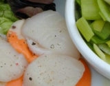 Salade de ris de veau panés aux amandes, Saint-Jacques vinaigrette au Calvados