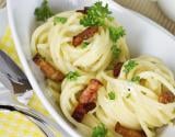 Spaghettis aux lardons, herbes et parmesan