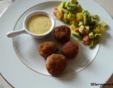 Boulettes de crevettes et salade crue