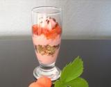 Mousse fraise tagada et croustillant au chocolat