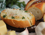 Pain à l'ail et au parmesan maison