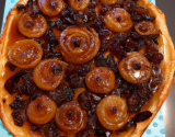 Tarte tatin à l'oignon et aux raisins secs