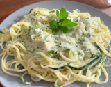 Spaghetti aux courgettes, crème ail et fines herbes