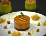 Mousse au Cantal entre-deux,caramel à la liqueur de verveine artisanale,gressins aux noix