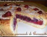 Tourte fondante aux framboises et aux poires