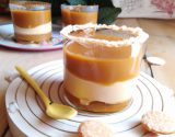 Verrine biscuitée de mousse au caramel à la fleur de sel