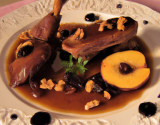 Canard sauce aux pruneaux épicés et pruneaux confits aux coings et noix