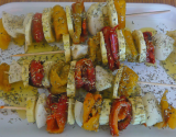 Brochettes de légumes colorés