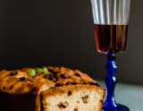 Cake à la Fourme d'Ambert, raisins et vin blanc