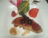 Escalope de foie gras déglacé au champagne et ses fruits rouges