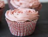 Cupcakes au chocolat et à la framboise façon rose