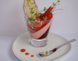 Verrine girly aux fraises, coquelicot et pralines roses