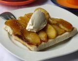 Tartine façon tarte tatin, quenelle de St-Môret®