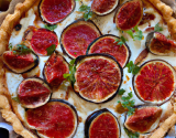 Quiche au chèvre, figues et tomates confites