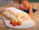 Gâteau roulé japonais aux fraises