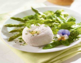 Salade de crottin de chèvre aux pois gourmands et brocolis