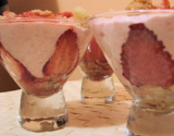 Verrines de mousse aux fraises et son crumble