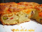 Gâteau aux abricots vanillés et aux éclats de pistaches