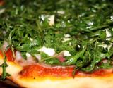 Pizza pancetta,mozzarela et roquette