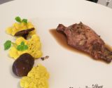 Chapon au foie de canard, champagne et morilles