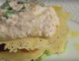 Mille-feuille crabe-avocat, tuiles parmesan