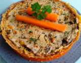 Tourte au poulet mariné aux épices et aux carottes