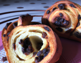 Brioche roulée au chocolat et aux raisins secs