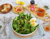 Salade composée aux légumes verts, lentilles et oeufs durs, vinaigrette à la Harissa à la rose