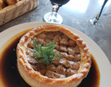 Tourtière de foie gras et son jus corsé