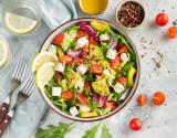 Salade fraîcheur à la feta, avocat, tomates cerises et graines