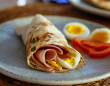 Wrap jambon, tomate et œuf