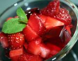 Salade de fraises et gelée d'hibiscus