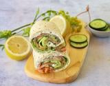 Wraps au fromage frais, concombres et saumon fumé