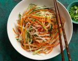 Salade de concombre, carotte, radis à l'asiatique